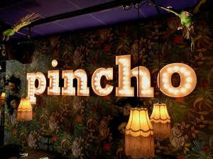 Pincho Nation Berlin Leuchtreklame Innen ©Oliver Numrich